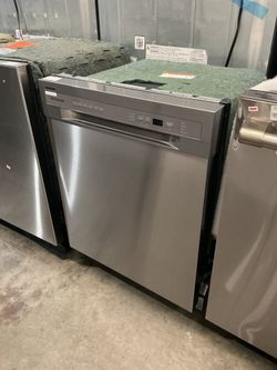 Frigidaire FFBD2420US Front Control Built-In Dishwasher (Open-Box / Scratch & Dent)