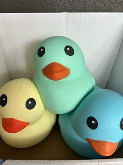 Jumbo Squishy Duck – Soft & Squeezable 🐥💗