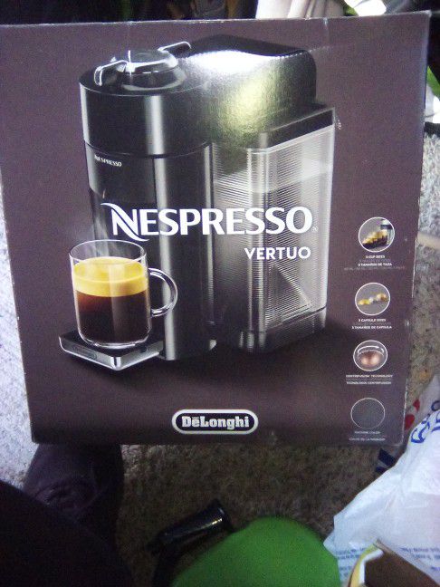 Nespresso Vertuo Machine With Multiple Sample Pack 