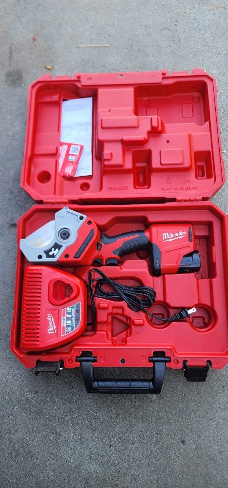 Milwaukee
M12 PVC Shear Kit w/Battery (New)