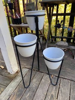 Black Metal Planter With 3 Plastic White Pots/ Read Description And Look At The Pictures