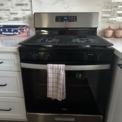 Whirlpool Gas Stove.  BEST OFFER TAKES IT!