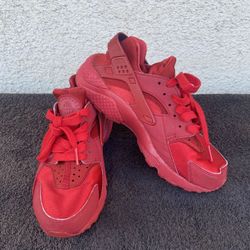 Nike Air Huarache Triple Red Sneaker Shoes 7.5.