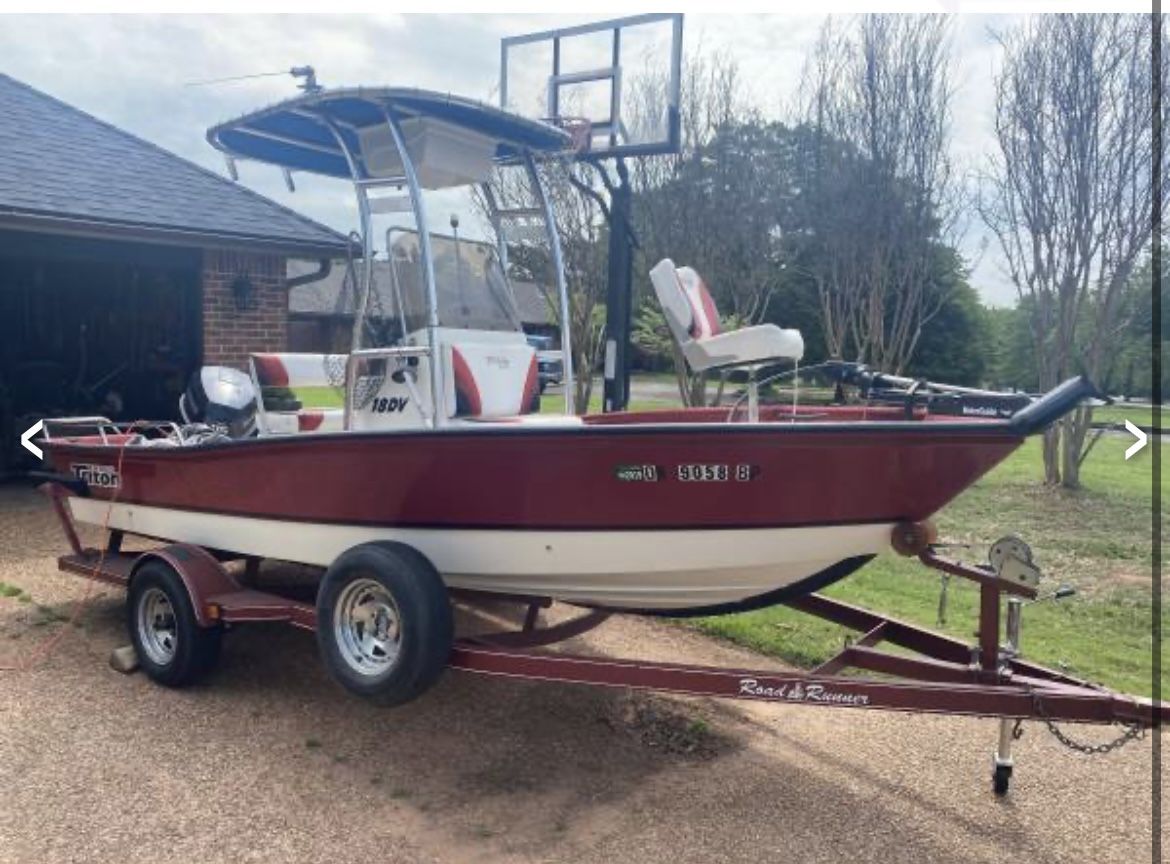 1998 Triton Center Console Boat