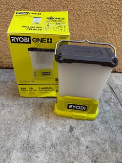 RYOBI ONE+ 18V LED Area Light with USB (Tool Only)