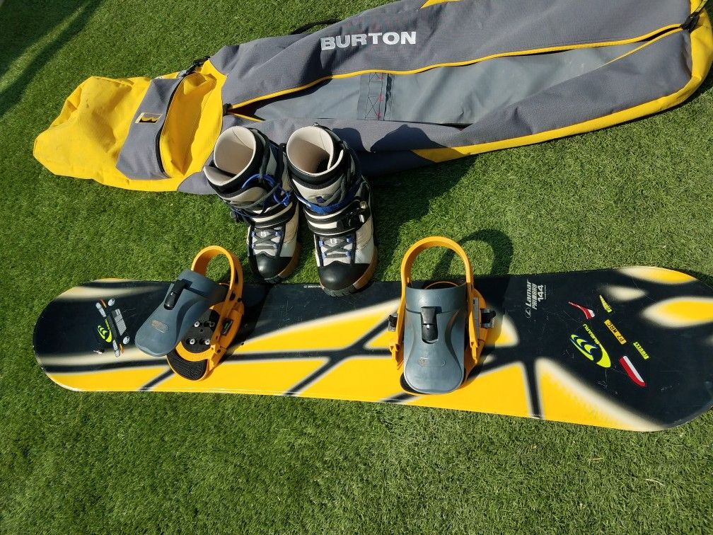 Snowboard  Burton Shoes And Bag All For 300 