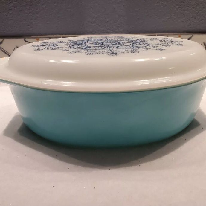 VINTAGE PYREX PROMO DOILY CASSEROLE DISH