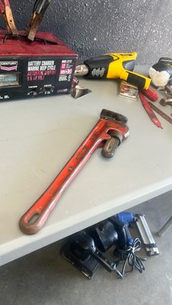 Heavy Duty Red Pipe Wrench