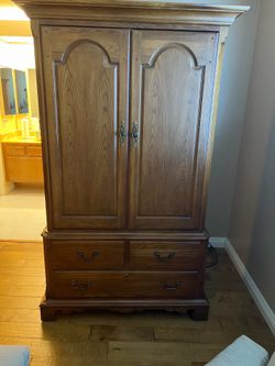 Traditional Oak bedroom set