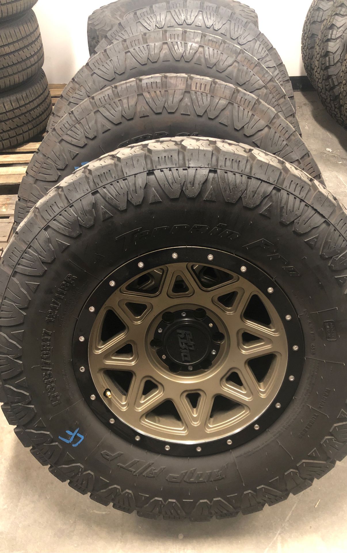 Dirty life rims, AMP A/T tires