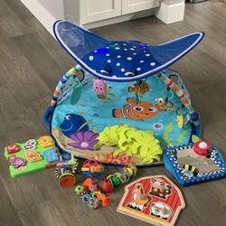 Bright Starts Disney Baby Finding Nemo Mr. Ray Ocean Lights & Music Gym with Toys