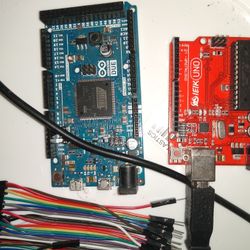 2 Arduinos Due And Uno With Jumpers