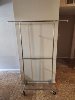 2 Adjustable clothing racks