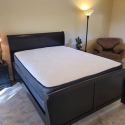 NEW QUEEN-SIZE MATTRESS AND BOX SPRING - 2PC