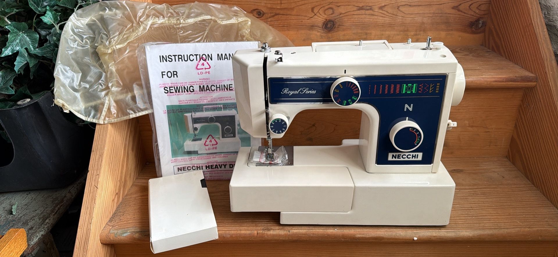 Necchi Royal series Sewing Machine