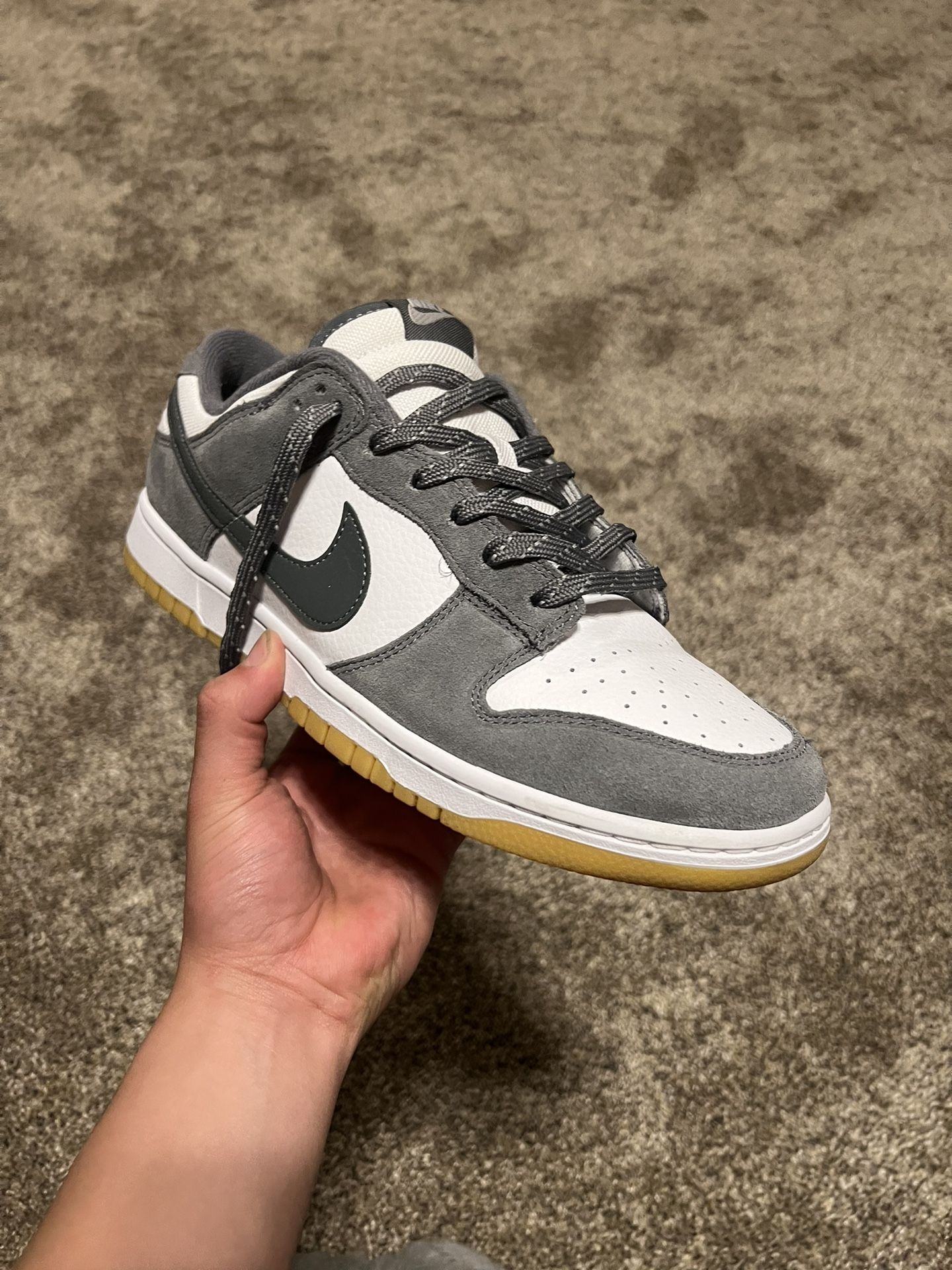 Nike dunk low grey gum