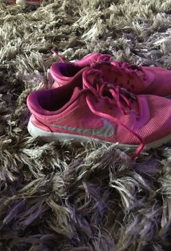 Size 1.5 girls pink nike