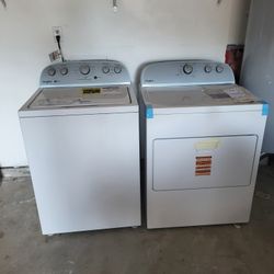 Whirlpool Washer And Dryer Set. 