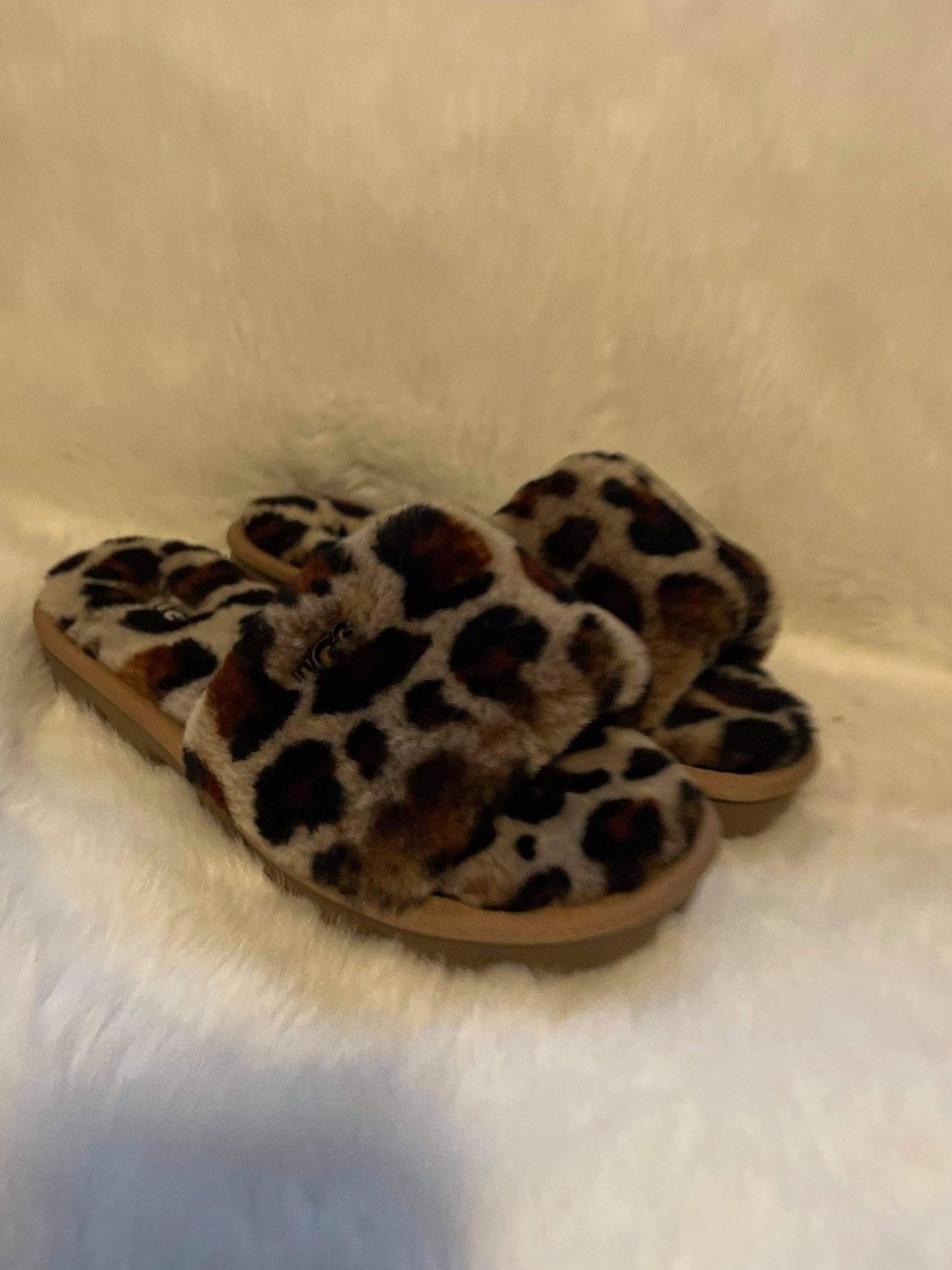 Women Size 5 Ugg Slides