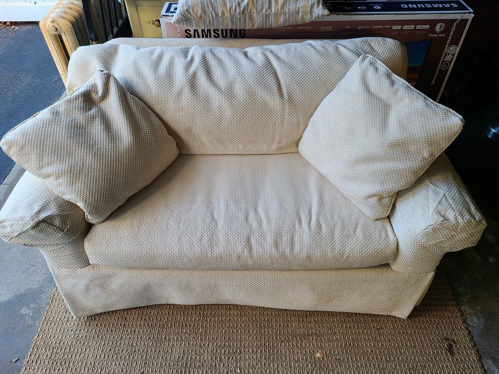 Small Couch(Love Seat)