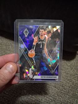 Victor wembanyama panini rookie card # 256.