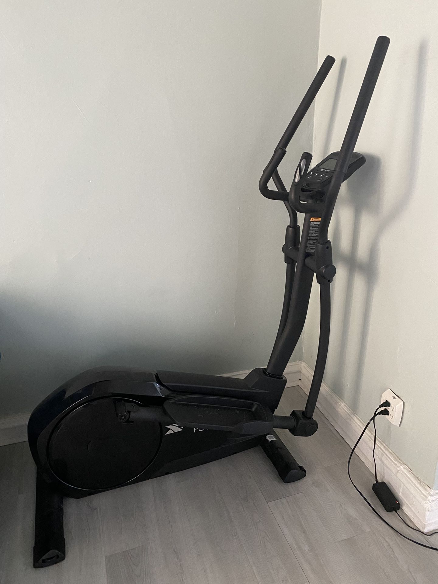 Elliptical With 6 Different Programs 