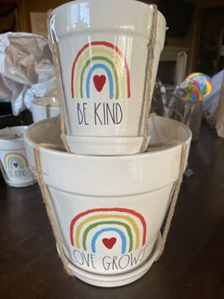 Rae Dunn “Love Grows” “Be kind” Planter  **UFT**