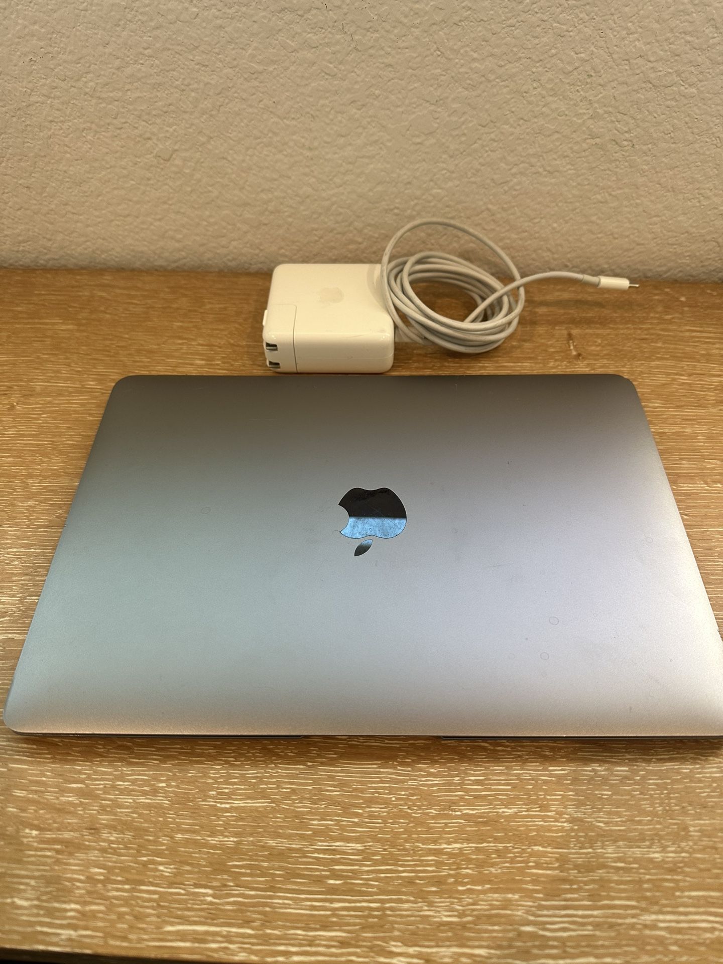 Apple MacBook 12” (2017) | 16GB RAM | 250GB SSD