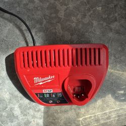 Milwaukee M12 Charger
