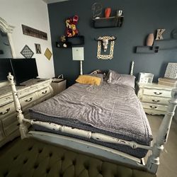 Full Sized bedroom set With Out Mattress 