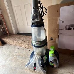 Carpet Cleaner With Cleaning Solution