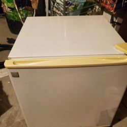 MINI fridge MINIFRIDGE Used White