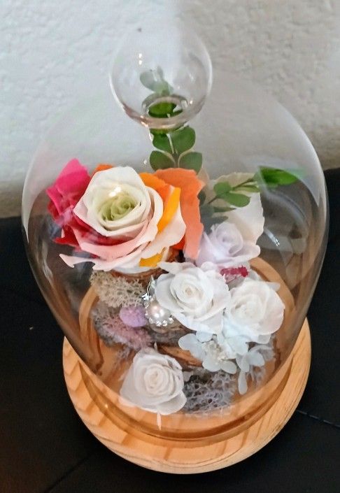 Long-Lasting Real Flowers in Glass Dome