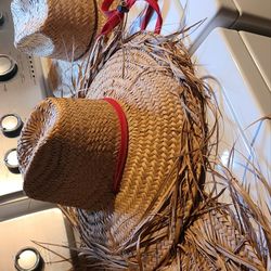 Lot of 4 straw hats