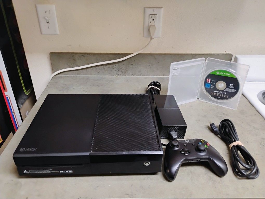 Microsoft Xbox One, 1TB Console, W/Cords, Wireless Controller, Game, Tested, Working
