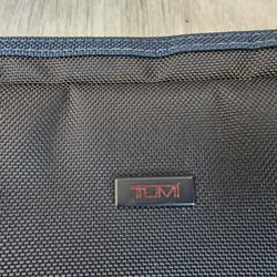 TUMI Laptop Case Zip 10 X 14, Like New