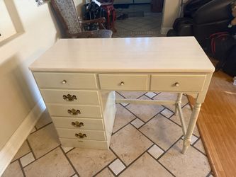 Ethan Allen White Wooden Desk