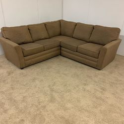 Hackney Furniture Sectional Couch Sofa *Free Delivery*