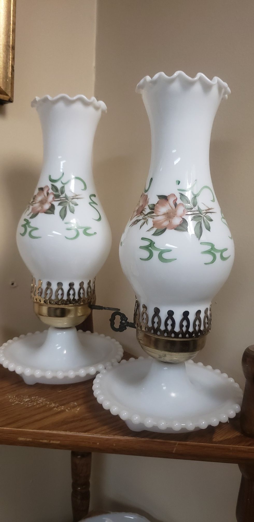Vintage milk glass lamps working