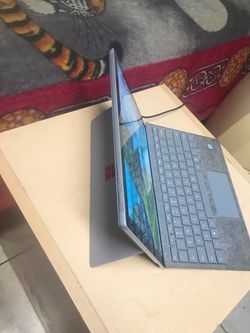 Microsoft Surface pro 1796 i5 Processor 7th Gen 256gb SSD 8gb Ram come with charger good condition