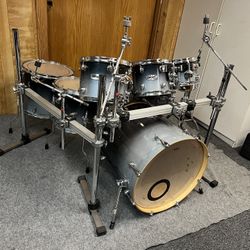 8 Piece Drum Set