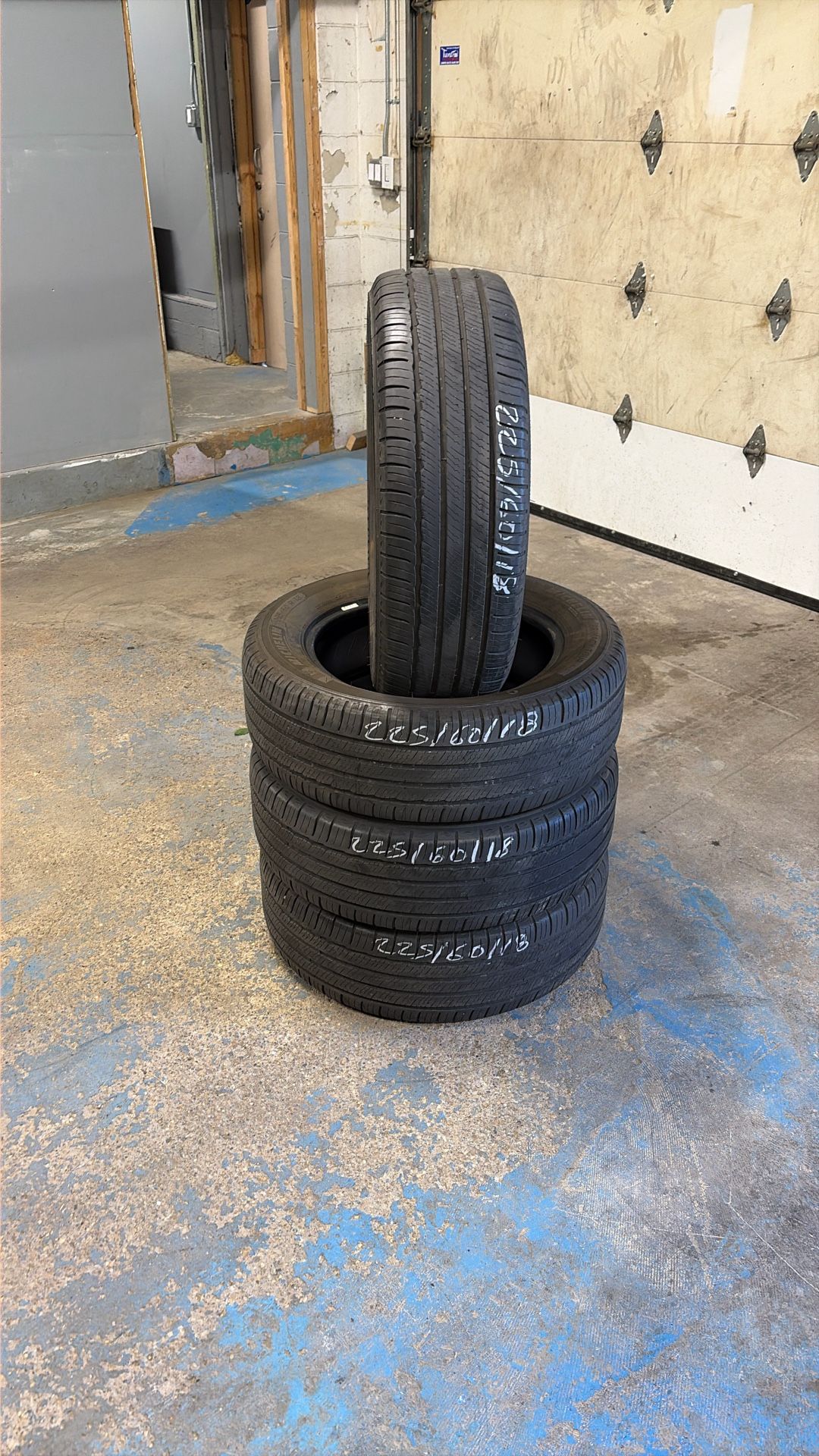 225/60R18