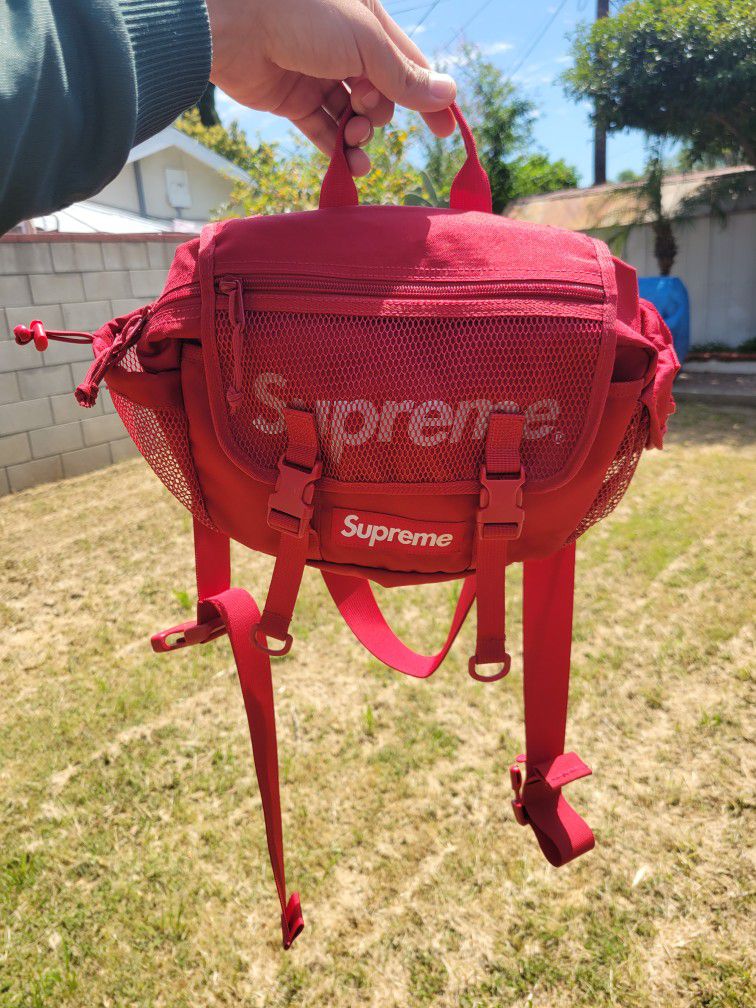 Excellent Condition Supreme Waist Bag SS20 used fanny hiking pack $150 cash, Pick up in Reseda only (Tampa and Vanowen)