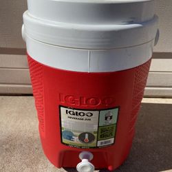Igloo 2 Gallon 8 Quart Made In USA Water Cooler Beverage Jug
