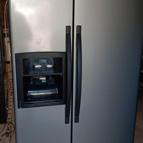 Beautiful!!!!! Stainless Steel Refrigerator 
