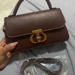 Cute Summer Crossbody Bag Brown Coffee Neutral Gold Faux Leather Casual Vacation Girl Woman Trendy Classy Elegant Daily Mini Small Minimalist Modern