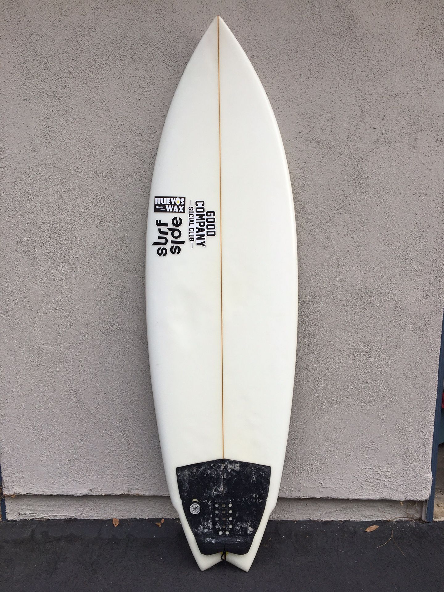 Twin Fin Surfboard - 5’9”
