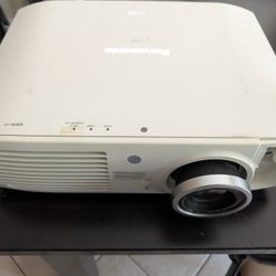 Panasonic Full-HD LCD projector w/ remote and ceiling mount