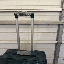 Medium Luggage 