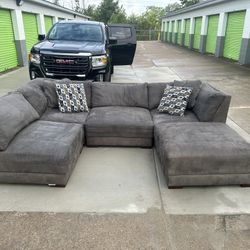 Large Grey Sectional (Free Delivery)